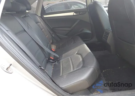 2013 Volkswagen Passat 2.5L Se z USA, uszkodzony, nr VIN 1VWBP7A37DC116416